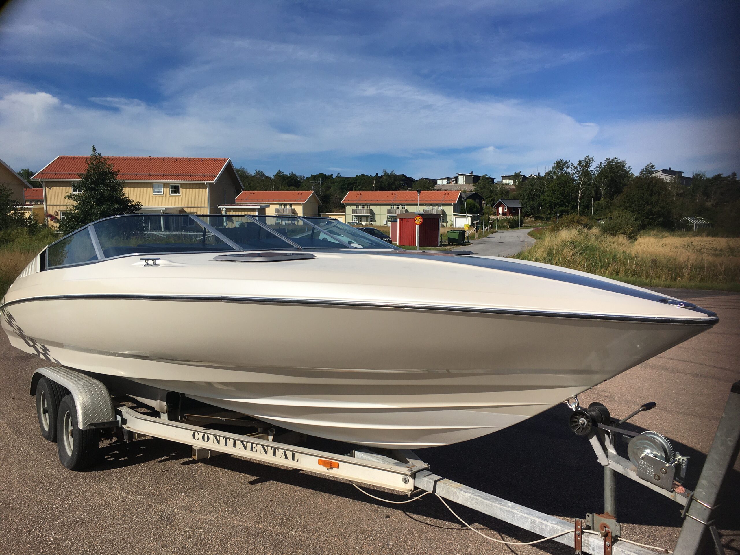 ARRIVA 2452 POWERBOAT SÅLD