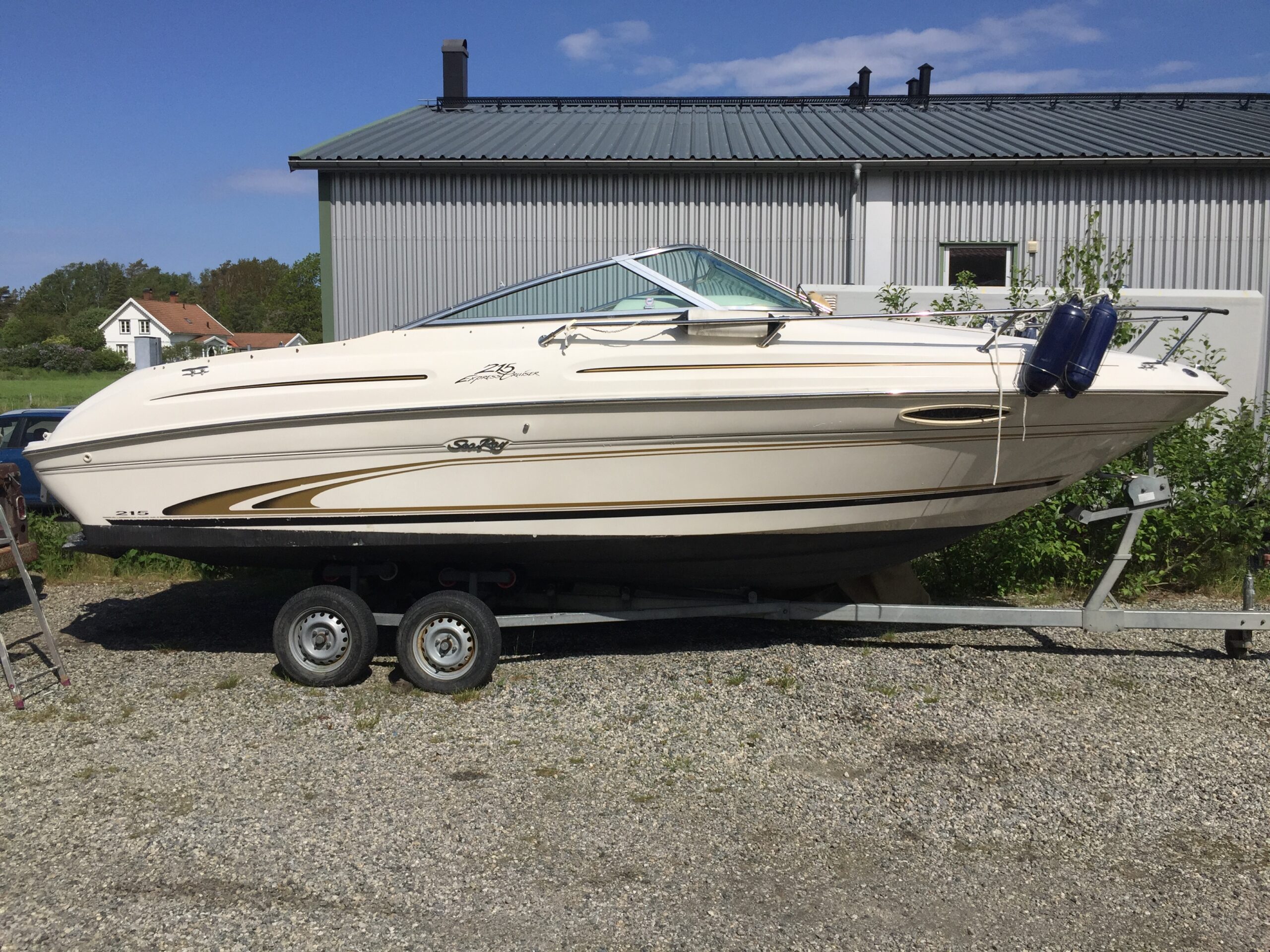 2000 SEA RAY 215 EXPRESS CRUISER Såld